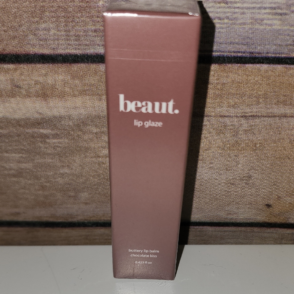 Beaut Lip Glaze in Chocolate Kiss